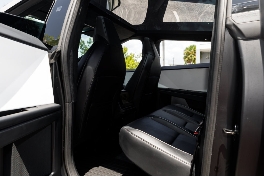 Used 2024 Tesla Cybertruck AWD Crew Cab image 23