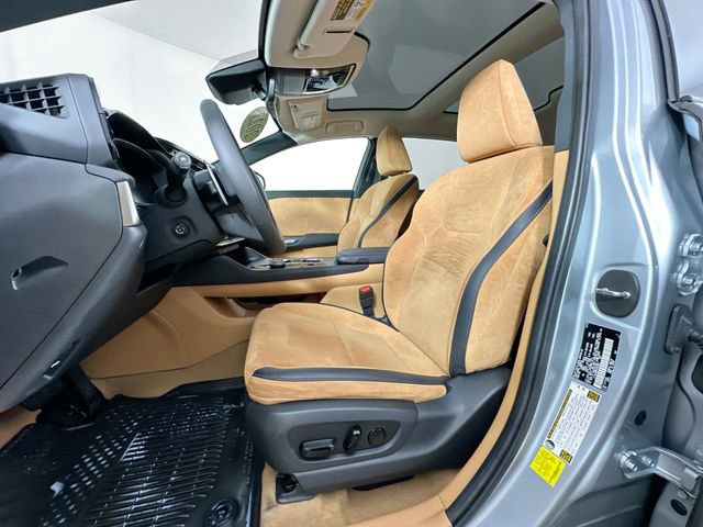 Used 2023 Lexus RZ 450e Premium w/ Accessory Package (2T) image 4