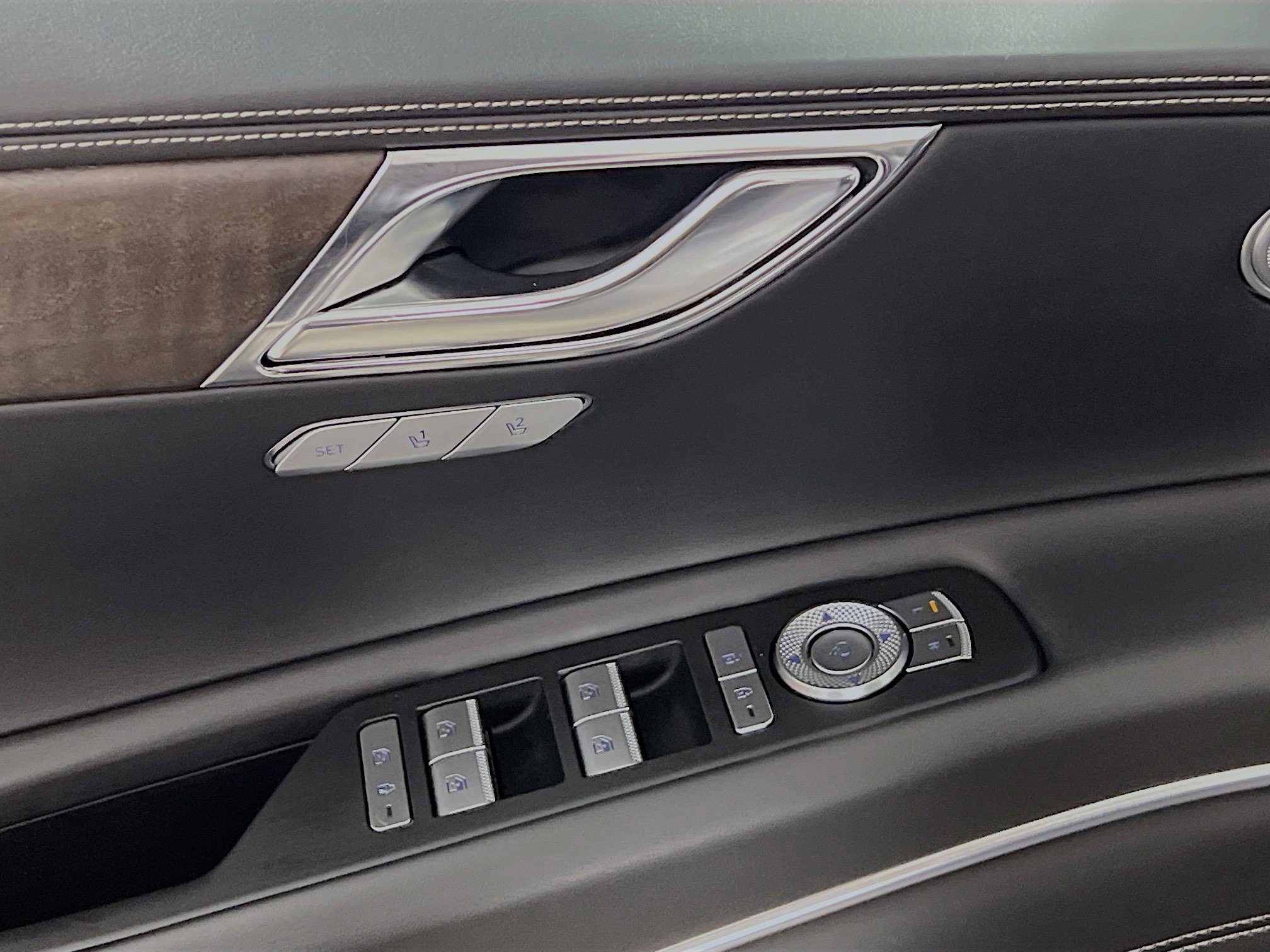 Used 2024 Genesis GV80 2.5T AWD/4WD image 17