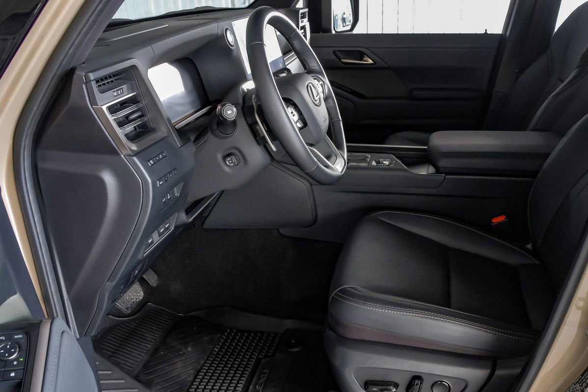 Used 2025 Lexus GX 550 image 14