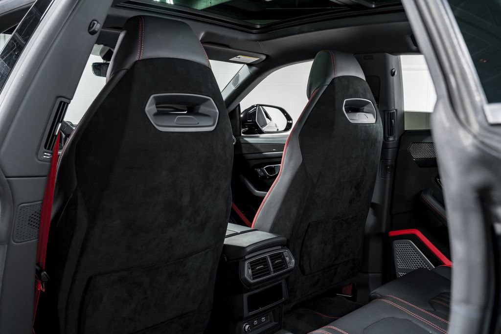 Used 2023 Lamborghini Urus Performante AWD/4WD image 32