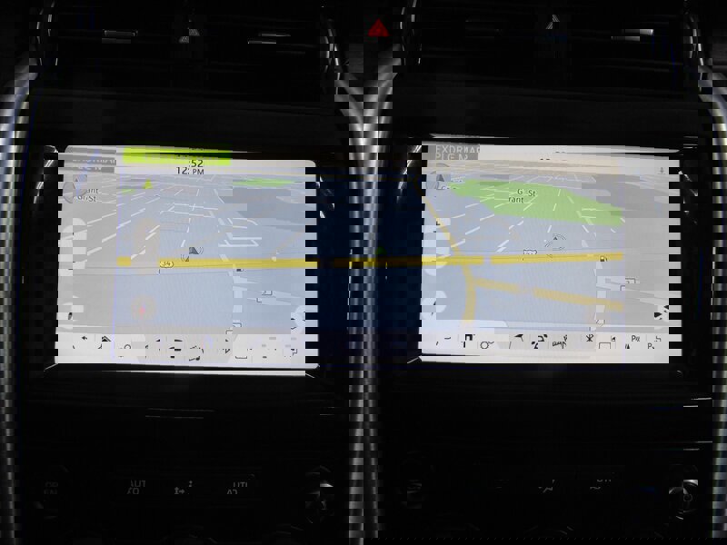 Used 2017 Land Rover Discovery HSE image 15