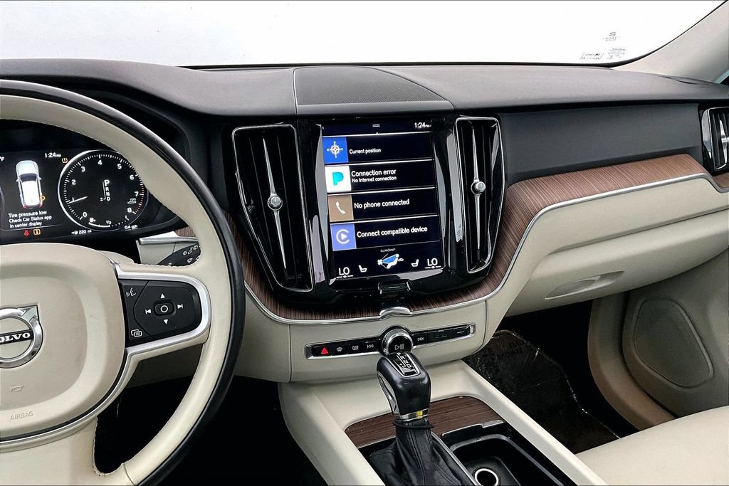 Used 2021 Volvo XC60 T6 Momentum AWD/4WD image 7