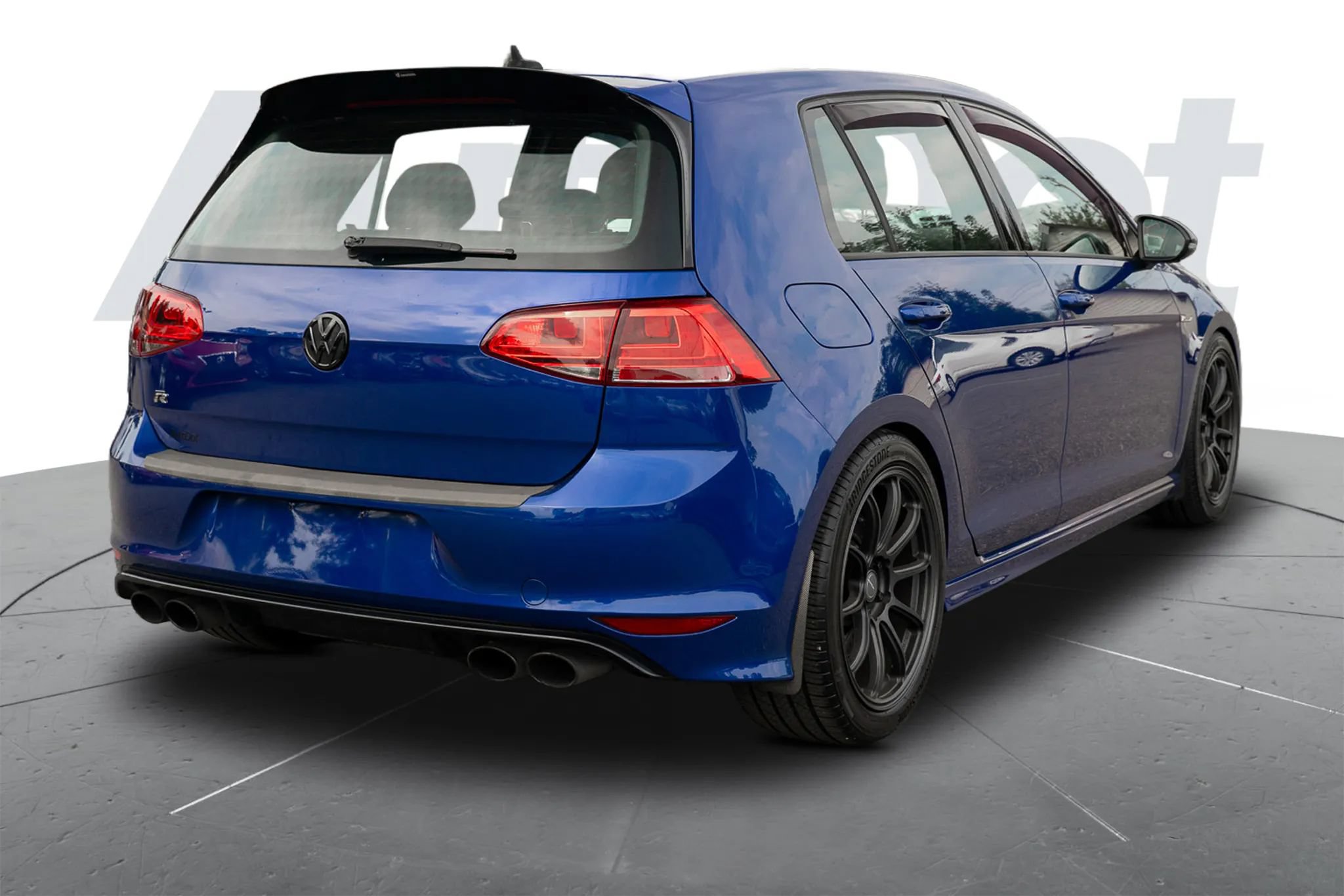Used 2016 Volkswagen Golf R 4-Door AWD/4WD image 3