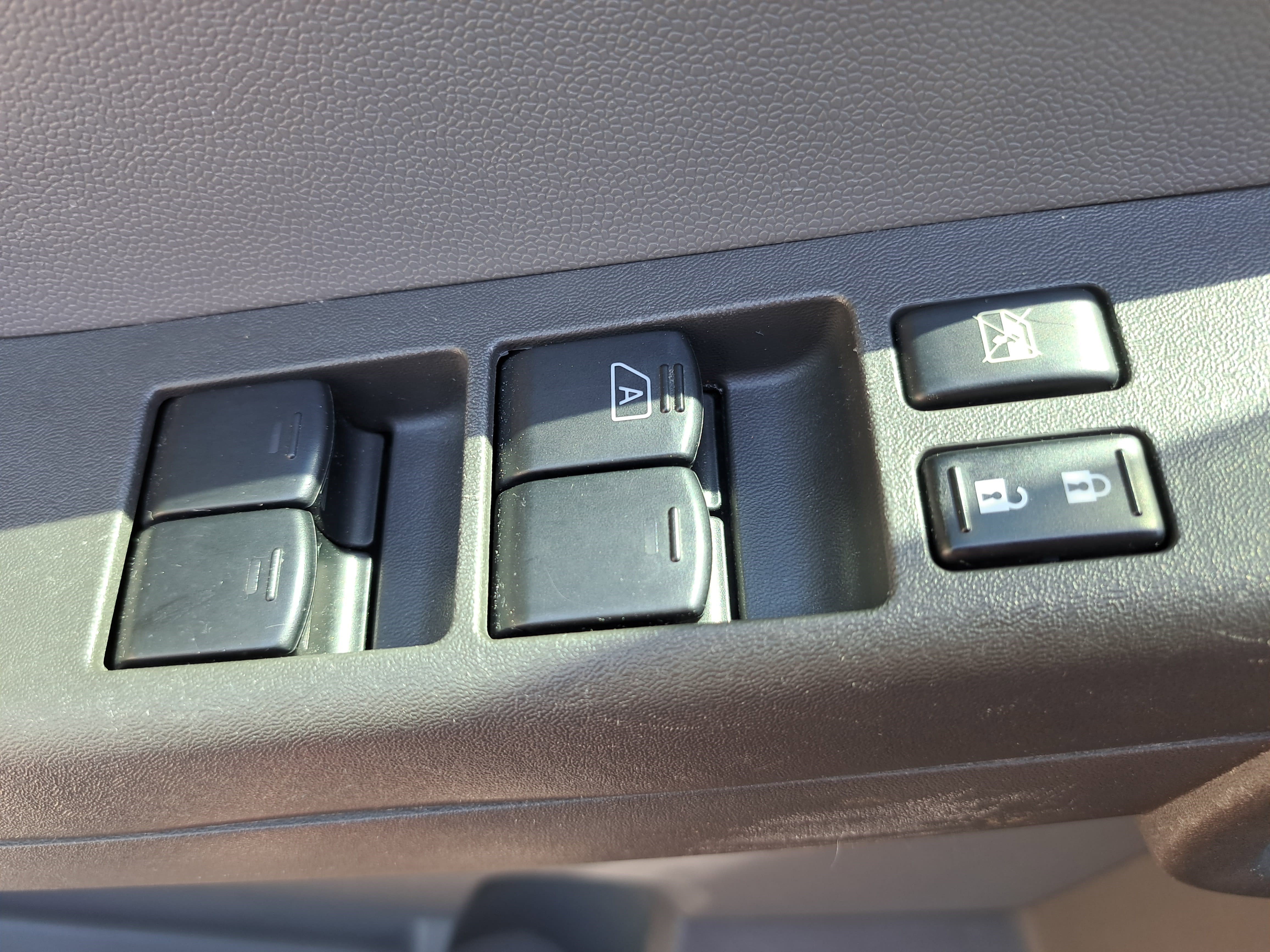 Used 2013 Nissan Xterra S w/ Value Package image 24