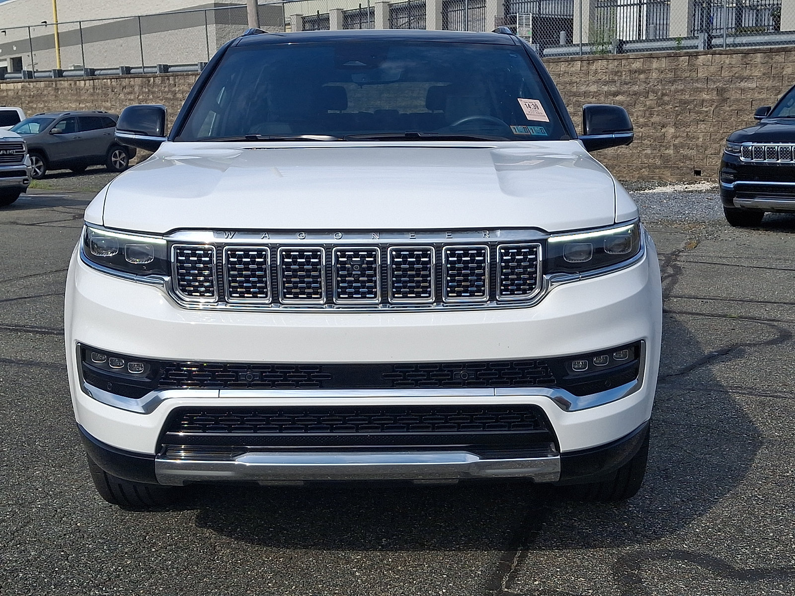 Used 2025 Jeep Grand Wagoneer 4WD image 2