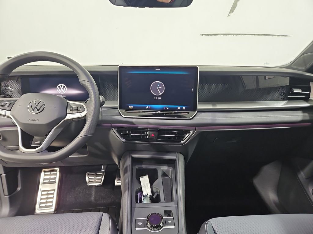 New 2026 Volkswagen Tiguan SE R-Line image 17