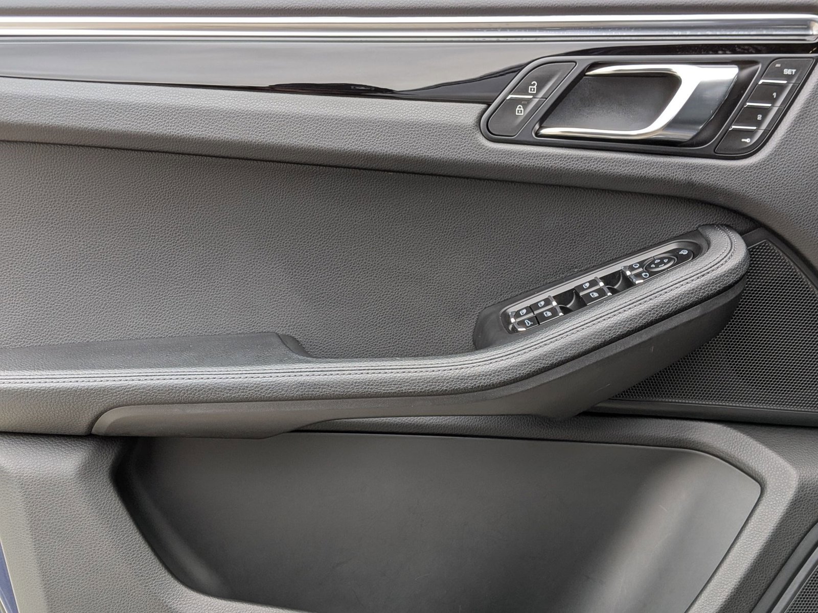 New 2025 Porsche Macan image 13