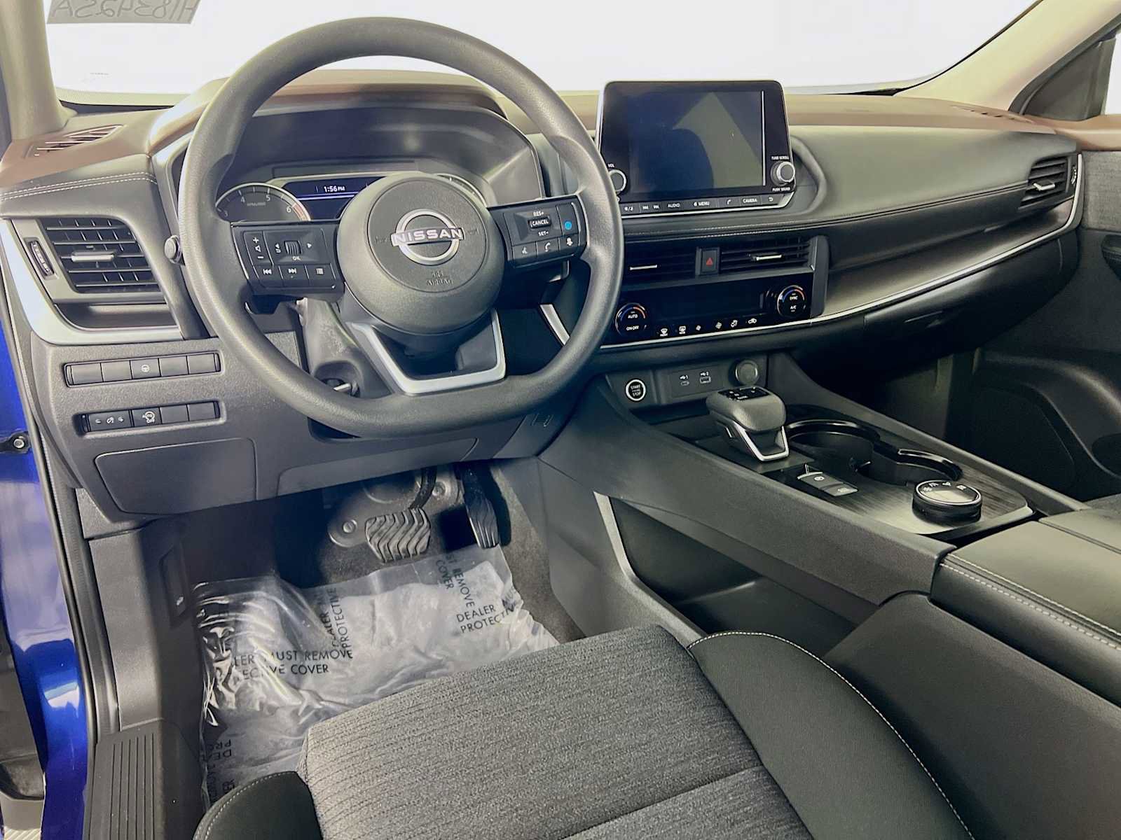 Used 2023 Nissan Rogue SV image 9