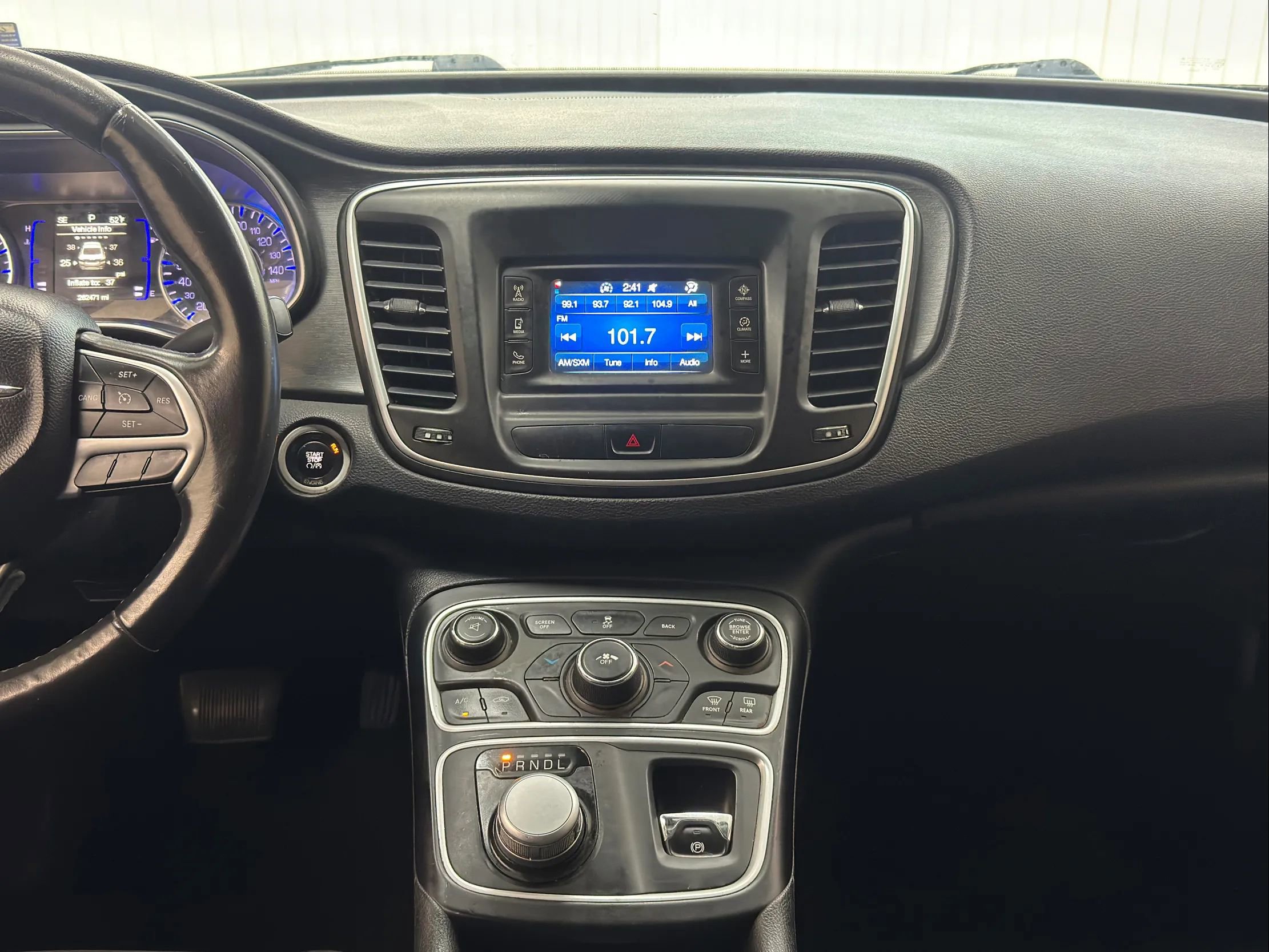 Used 2015 Chrysler 200 Limited w/ Convenience Group image 18