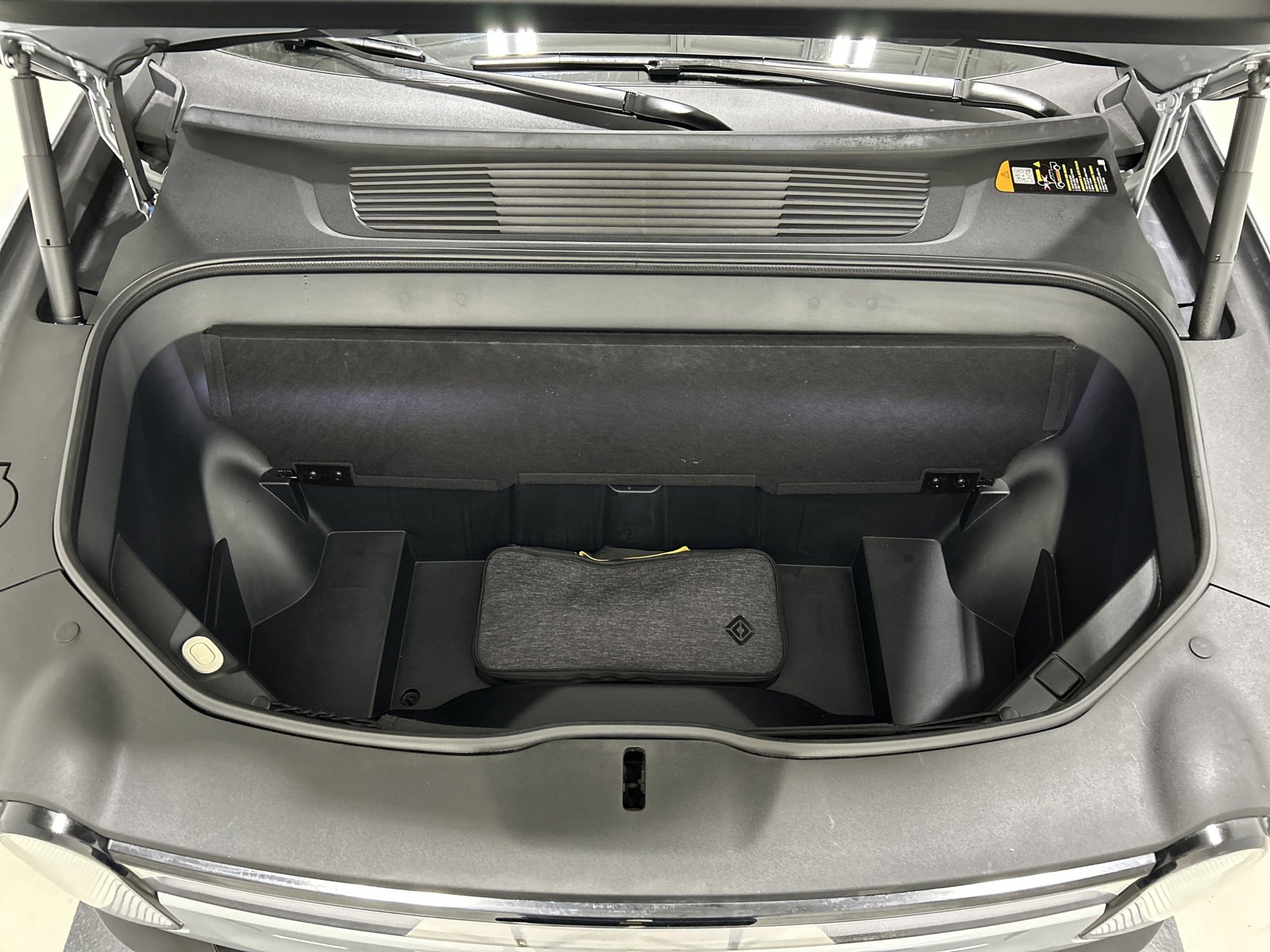 Used 2022 Rivian R1T Launch Edition AWD/4WD image 14