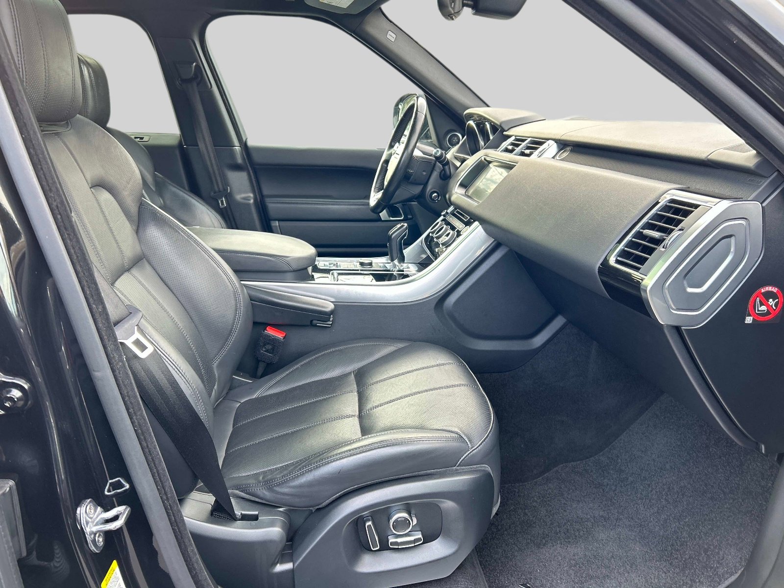 Used 2017 Land Rover Range Rover Sport HSE image 19