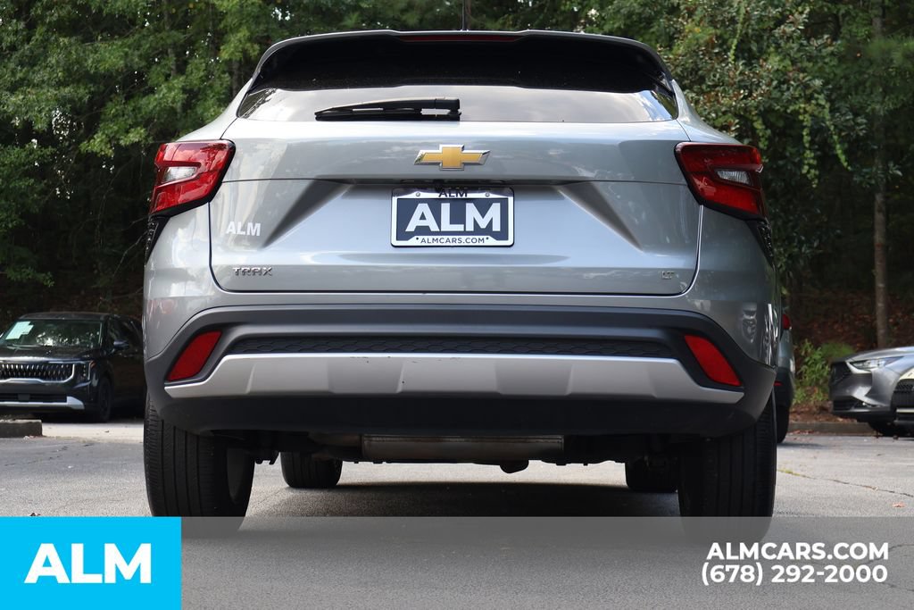 Used 2025 Chevrolet Trax LT FWD image 6