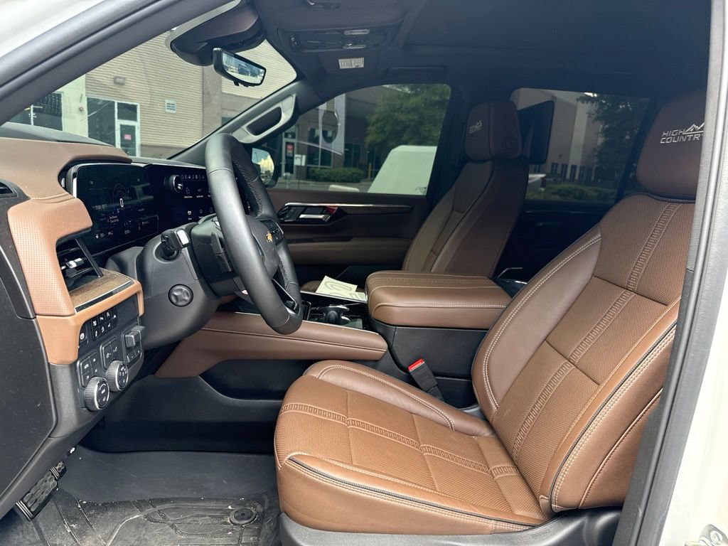 Used 2025 Chevrolet Tahoe High Country AWD/4WD image 13