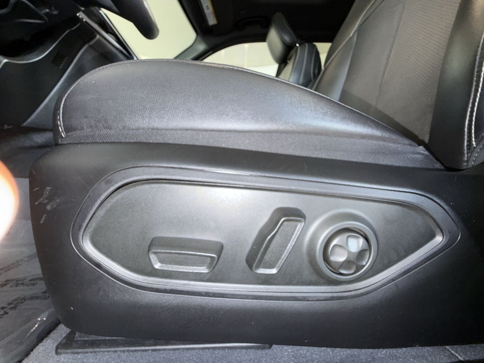 Used 2023 Jeep Grand Cherokee Altitude AWD/4WD image 14