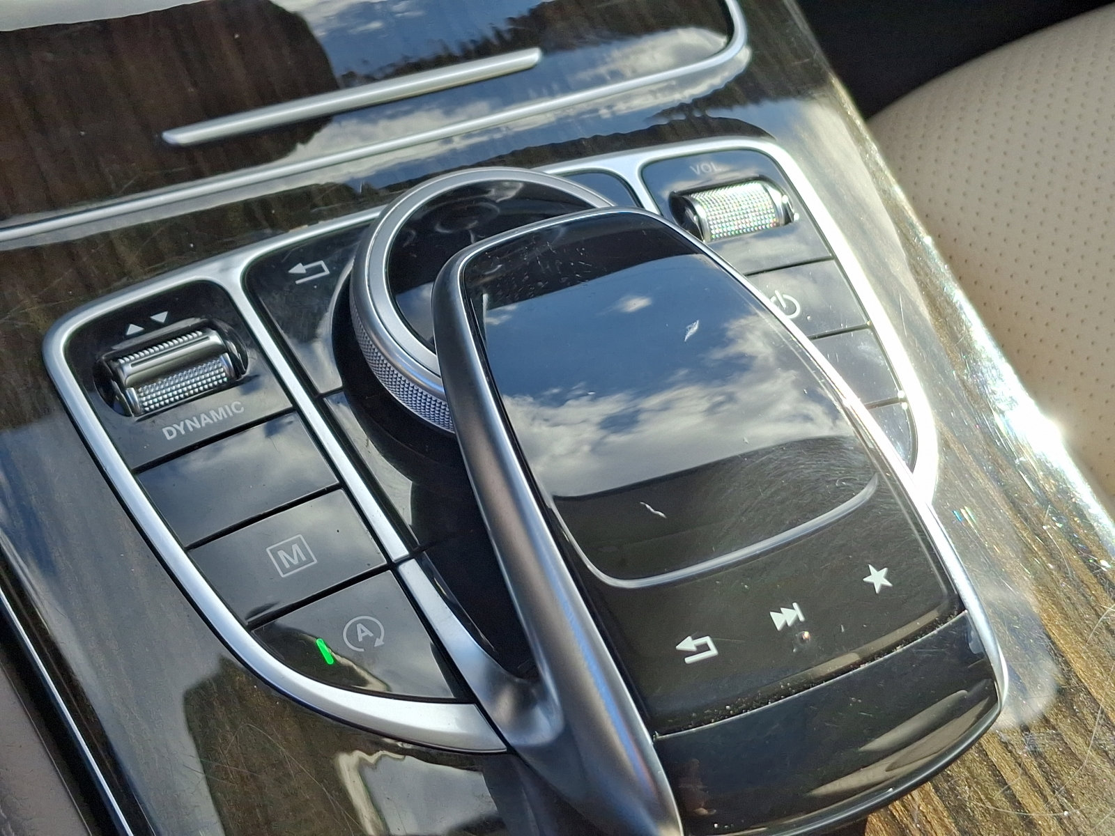 Used 2018 Mercedes-Benz GLC 300 4MATIC w/ Multimedia Package image 24