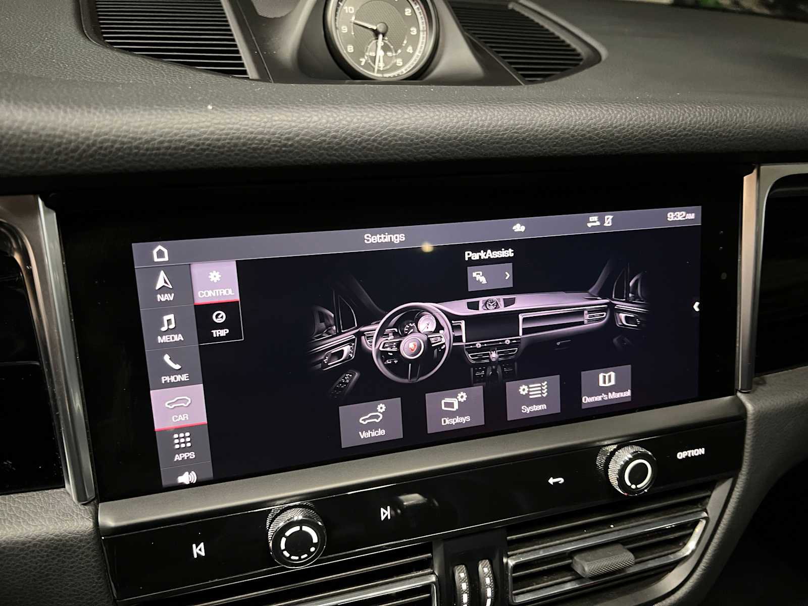 Used 2024 Porsche Macan image 36