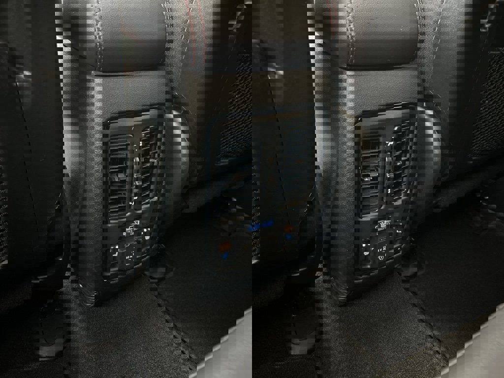 Used 2025 Dodge Durango GT image 16