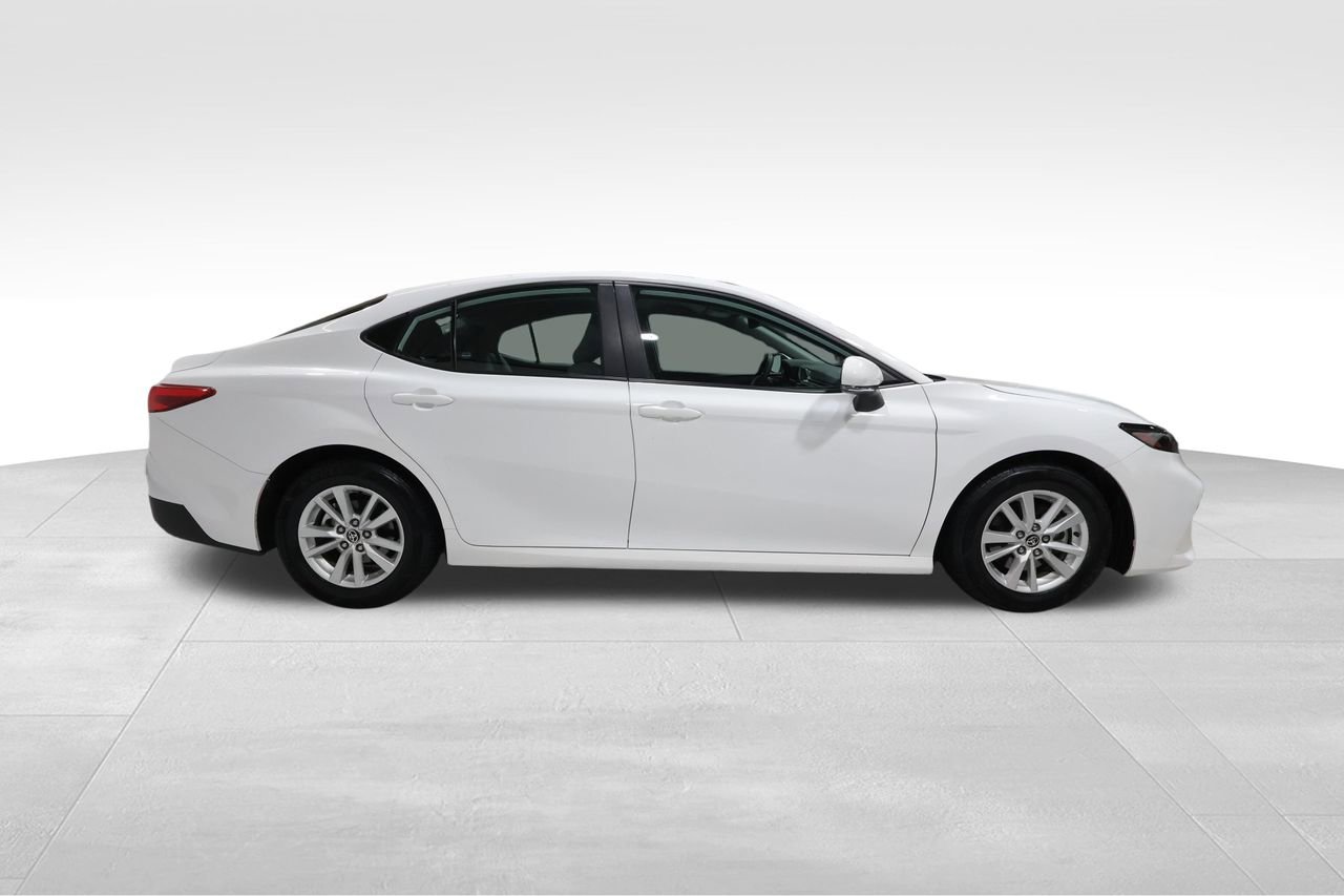 Used 2025 Toyota Camry LE image 5
