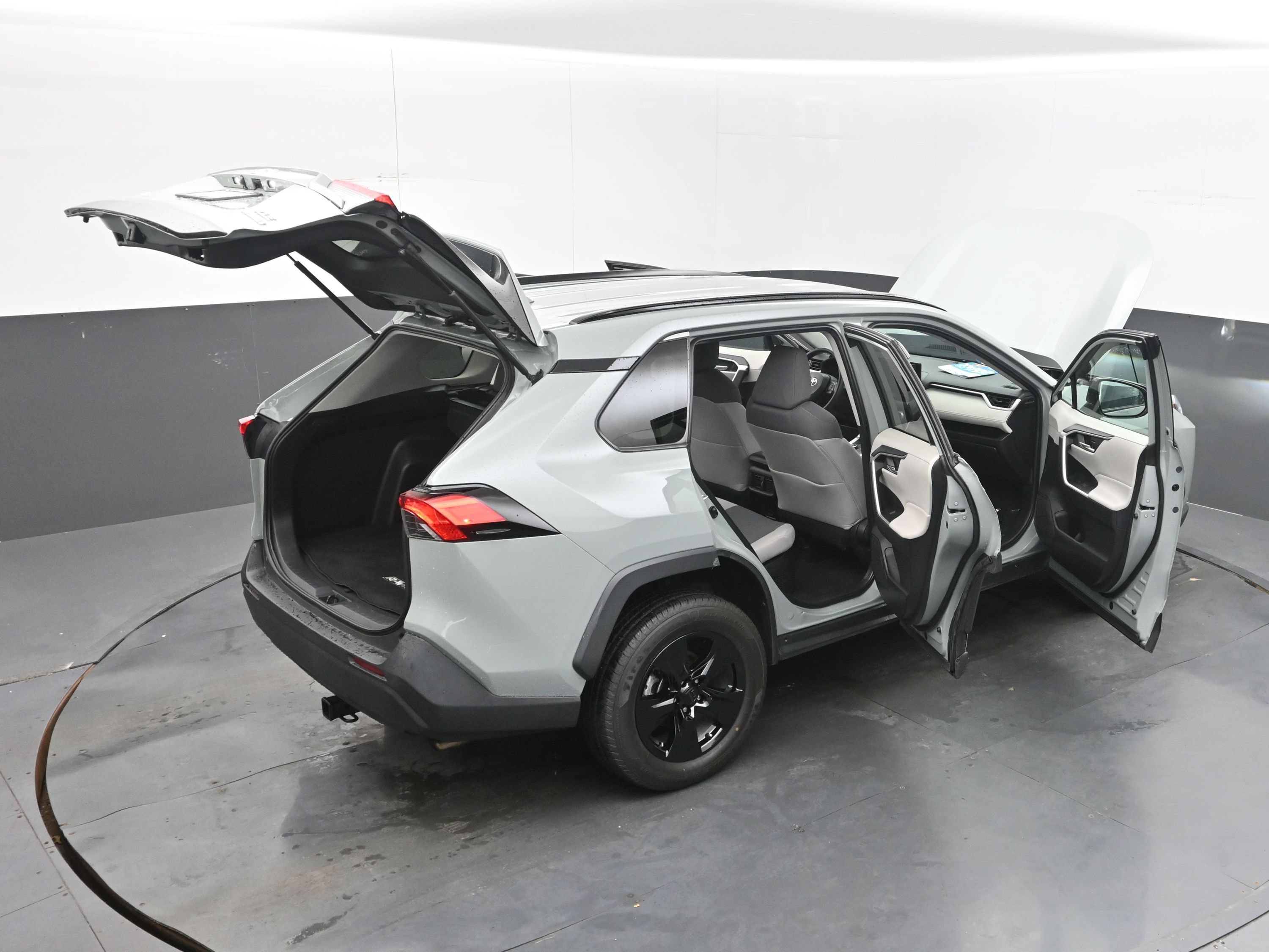 Used 2022 Toyota RAV4 XLE AWD/4WD image 45