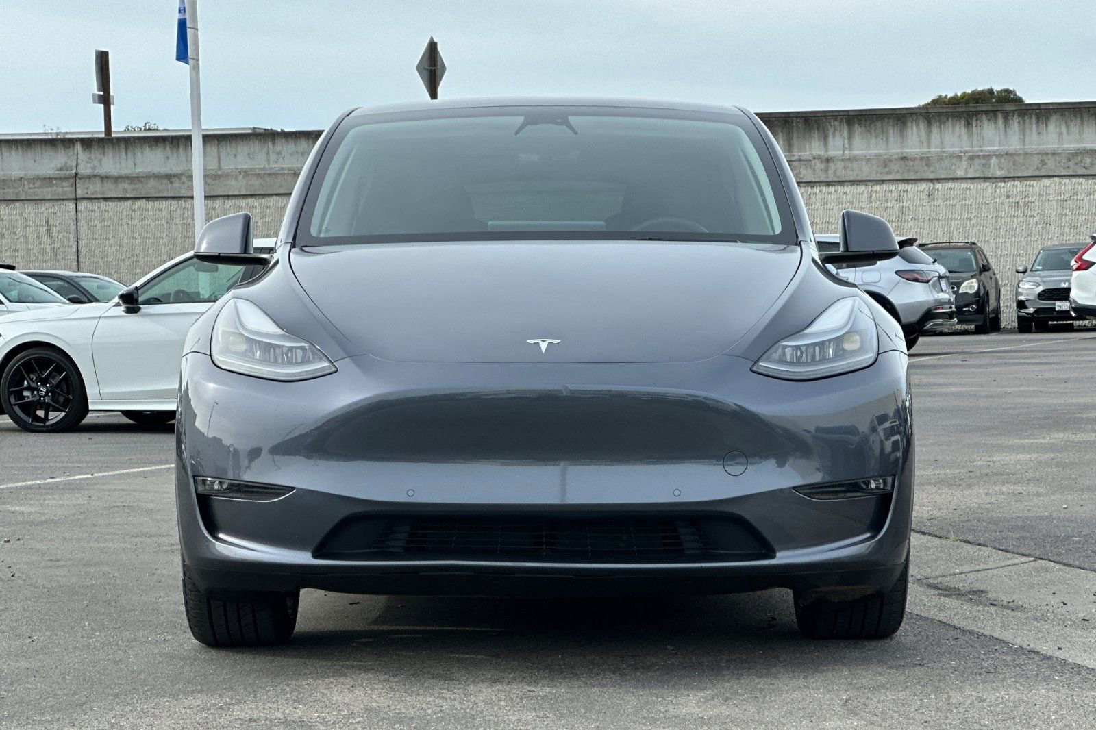 Used 2022 Tesla Model Y Long Range image 8
