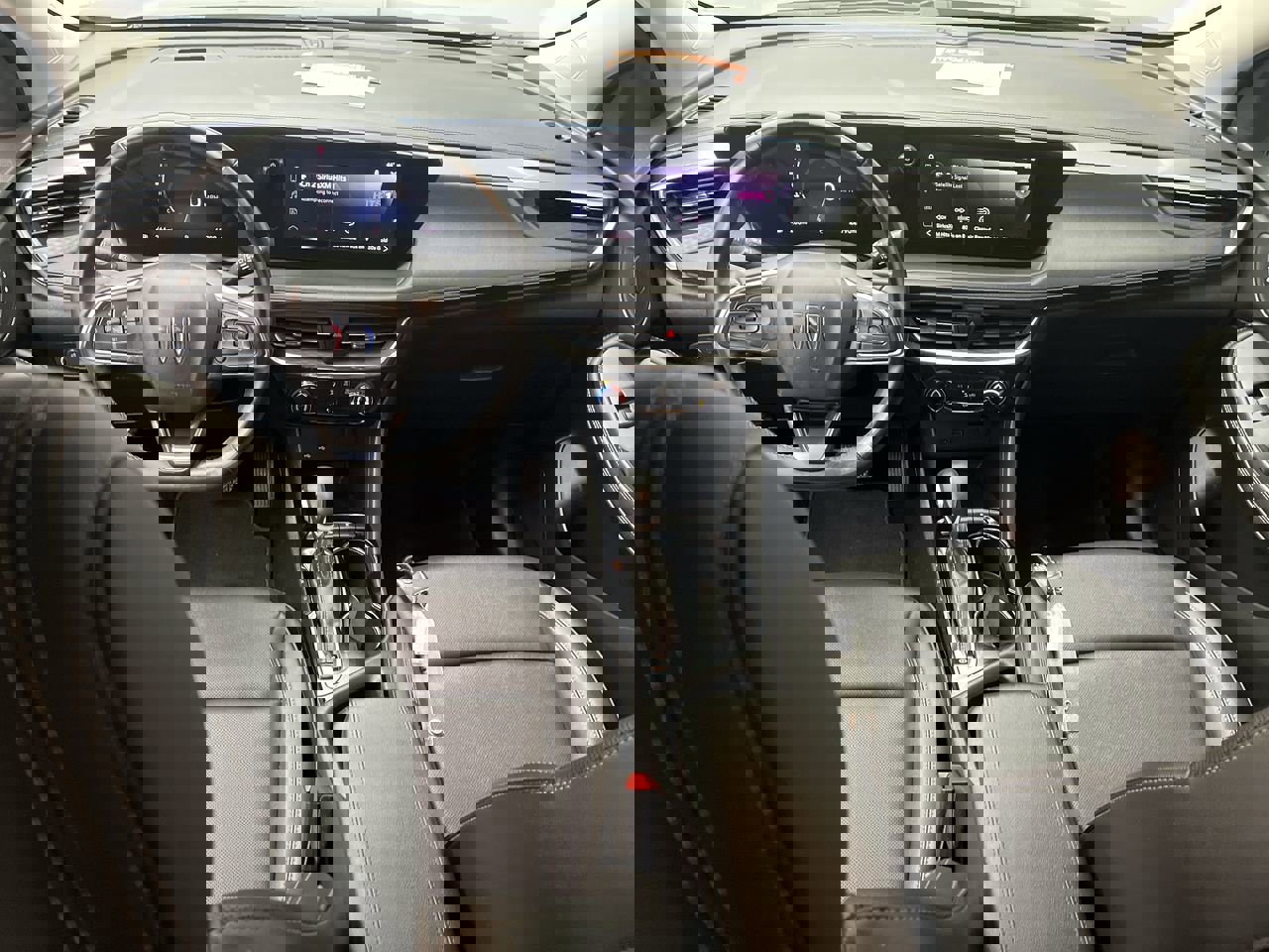 Used 2024 Buick Encore GX Sport Touring image 4