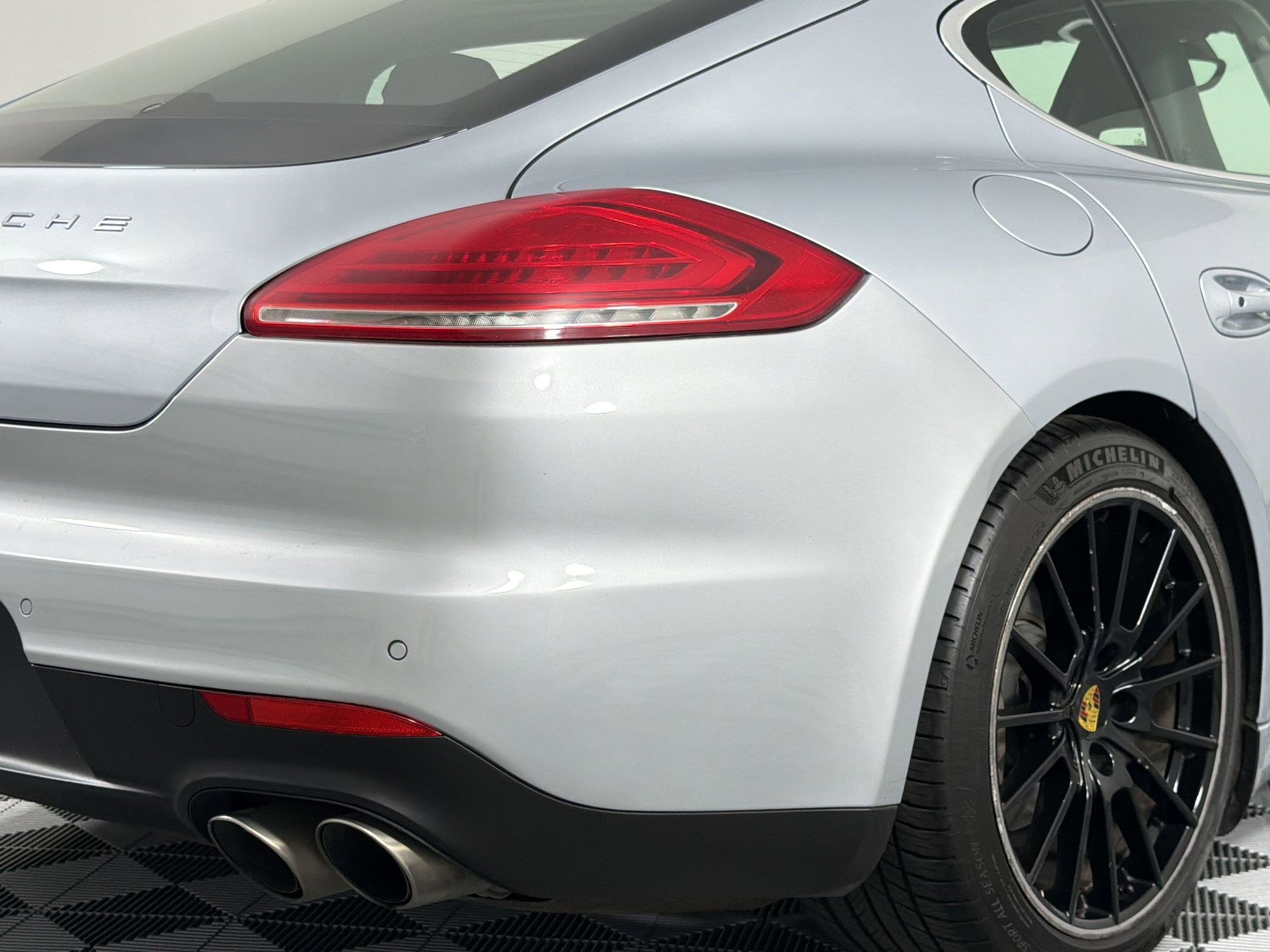 Used 2016 Porsche Panamera S image 10