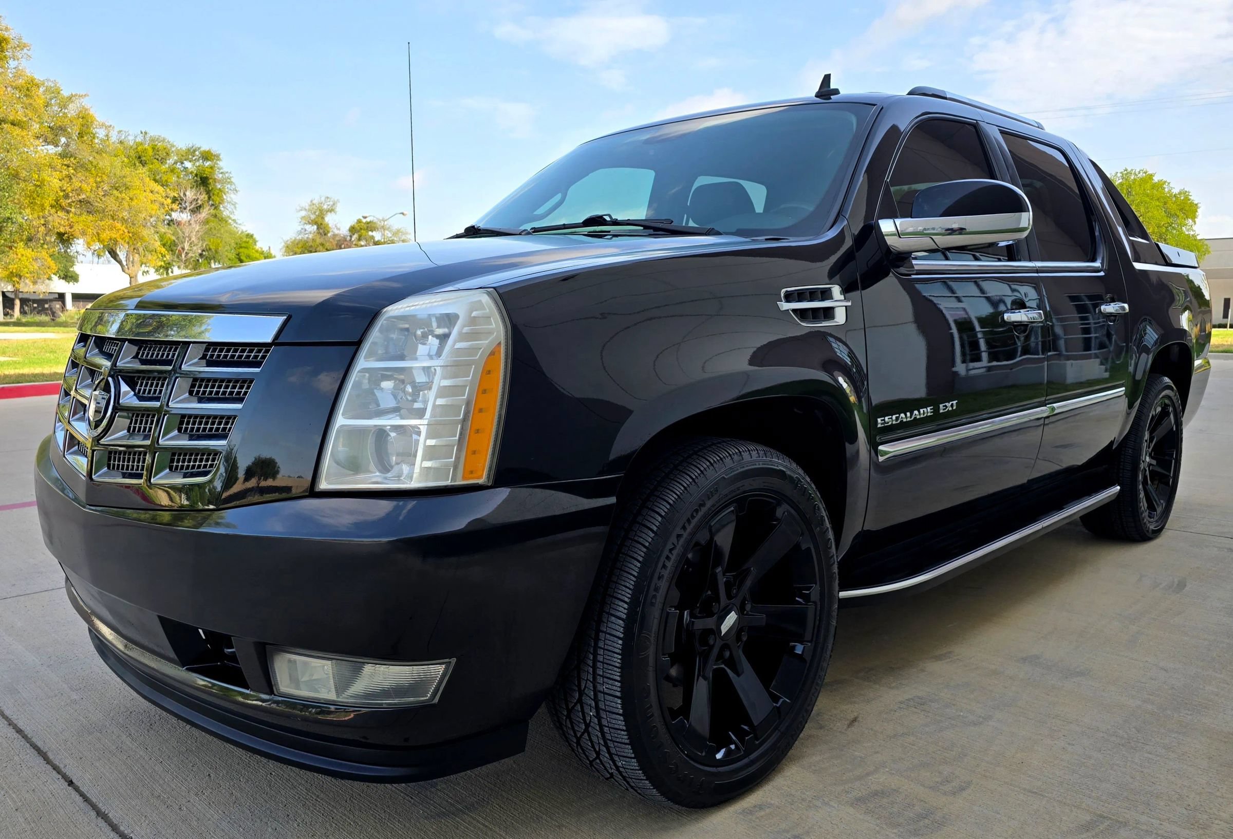 Used 2010 Cadillac Escalade EXT Luxury AWD/4WD image 5