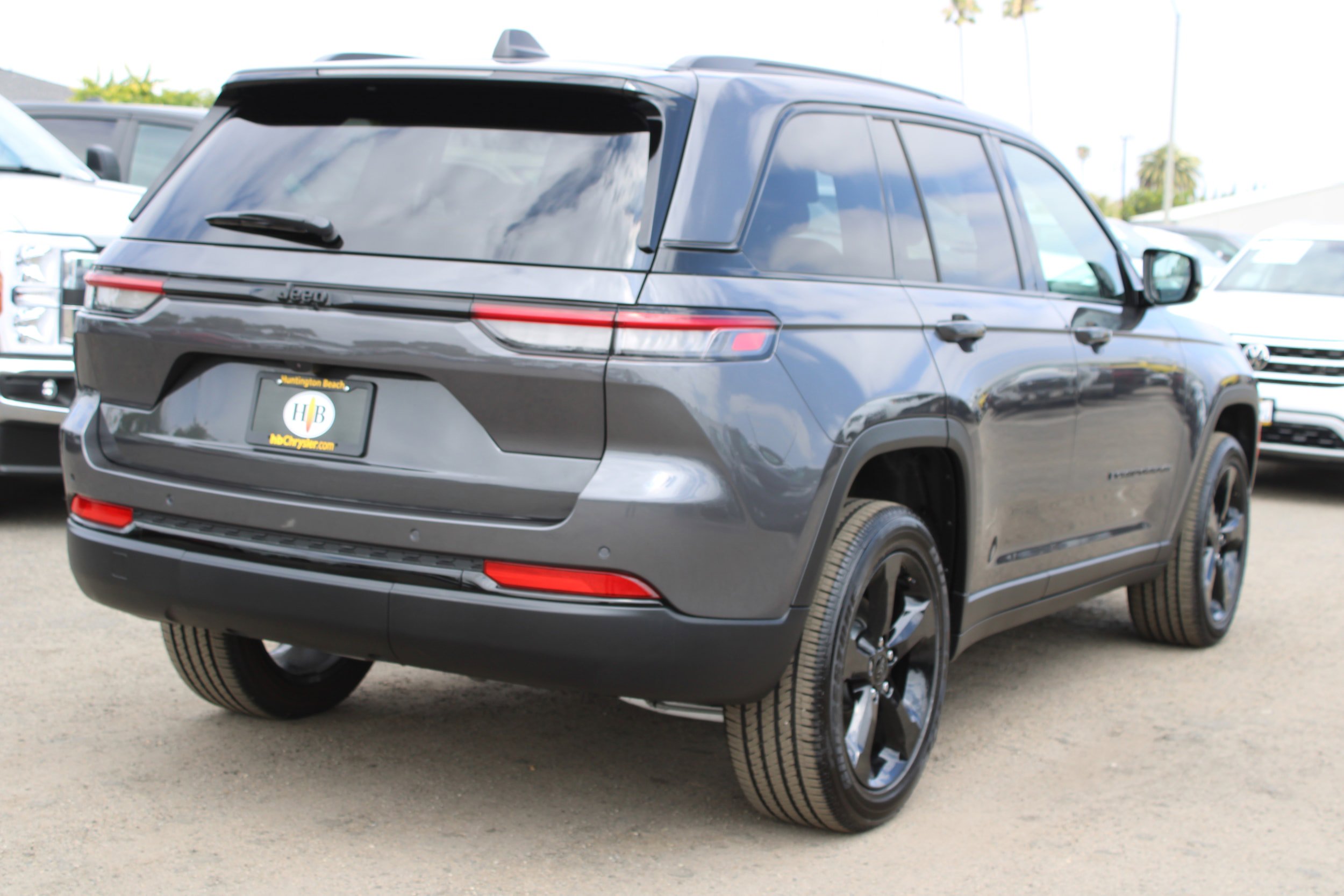 New 2025 Jeep Grand Cherokee Altitude RWD image 3