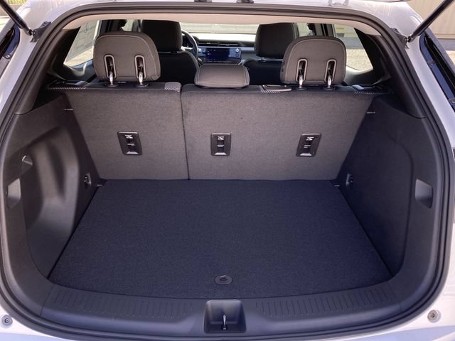 New 2027 Chevrolet Bolt LT w/ Comfort Package FWD image 36