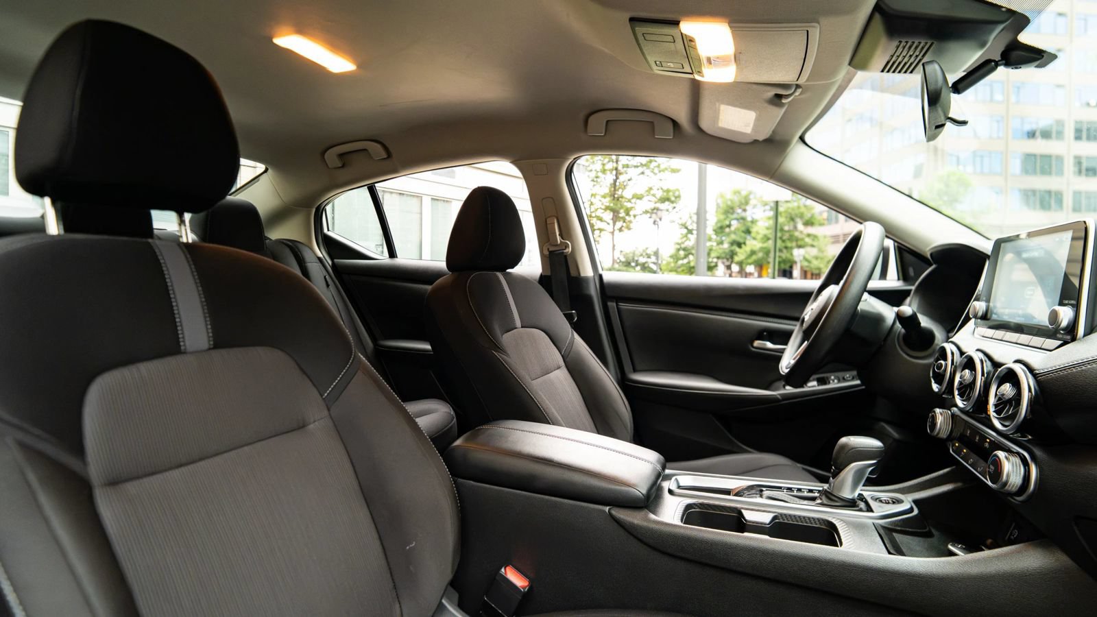 Used 2025 Nissan Sentra SV FWD image 10