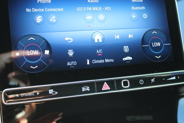 Used 2025 Mercedes-Benz GLC 300 4MATIC image 9