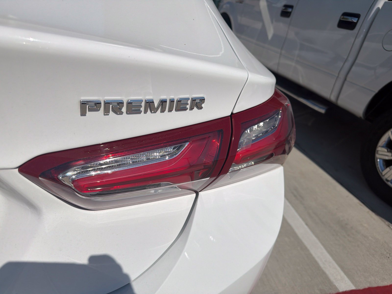 Used 2019 Chevrolet Malibu Premier w/ Sun and Wheel Package FWD image 6