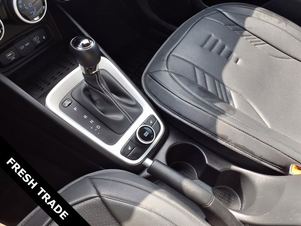 Used 2024 Hyundai Venue Limited image 23