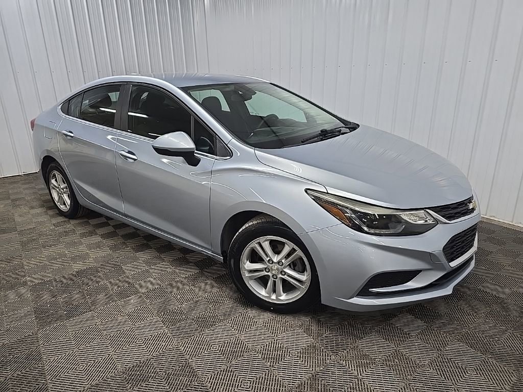 Used 2018 Chevrolet Cruze LT w/ Convenience Package image 7
