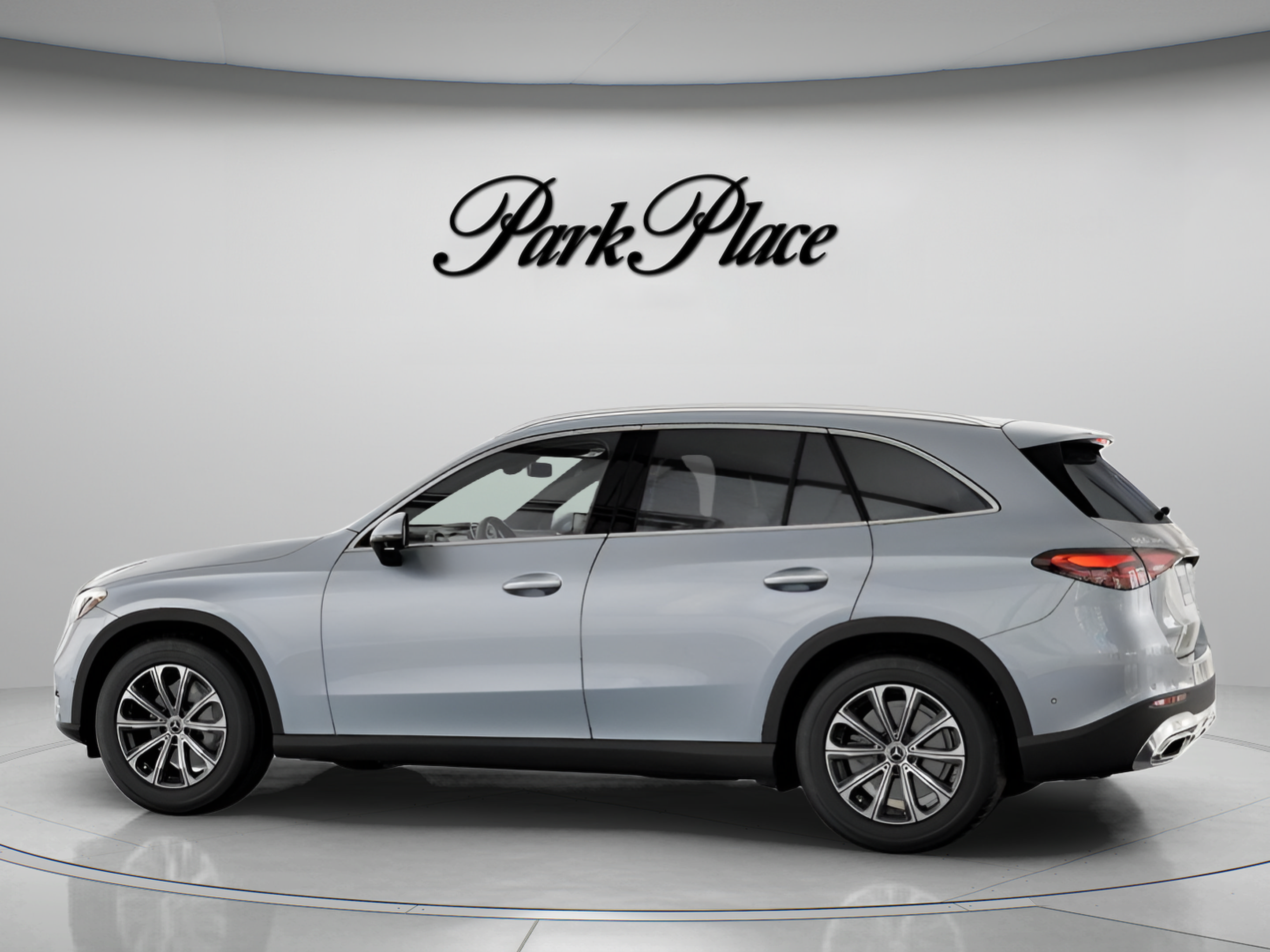 Used 2026 Mercedes-Benz GLC 300 4MATIC image 9