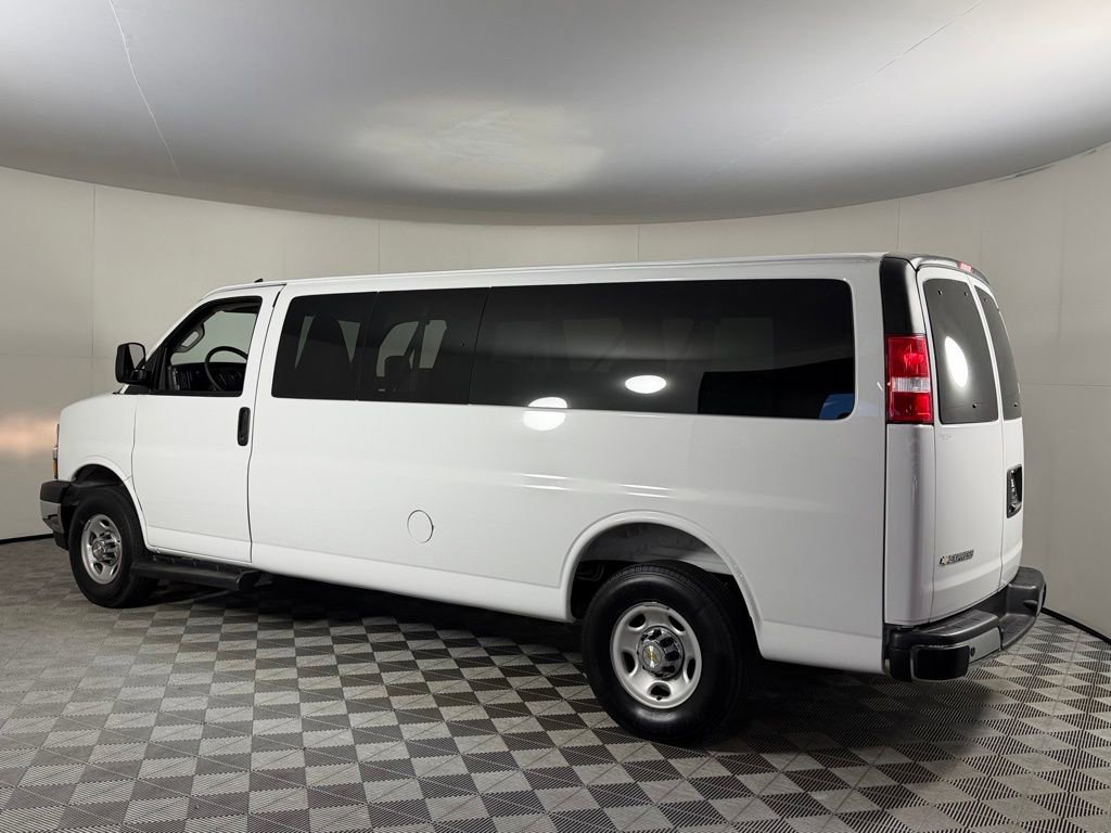 Used 2025 Chevrolet Express 3500 LT w/ LT Preferred Equipment Group RWD image 10
