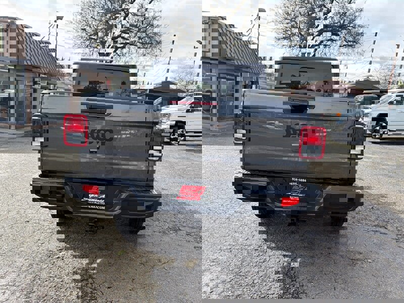 Used 2022 Jeep Gladiator Sport image 11