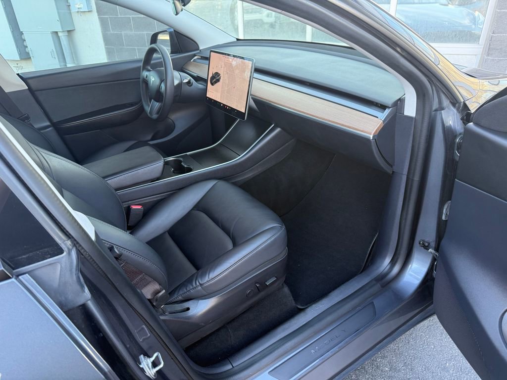 Used 2020 Tesla Model Y Long Range image 19