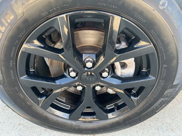 Certified 2024 Jeep Grand Cherokee Altitude AWD/4WD image 9