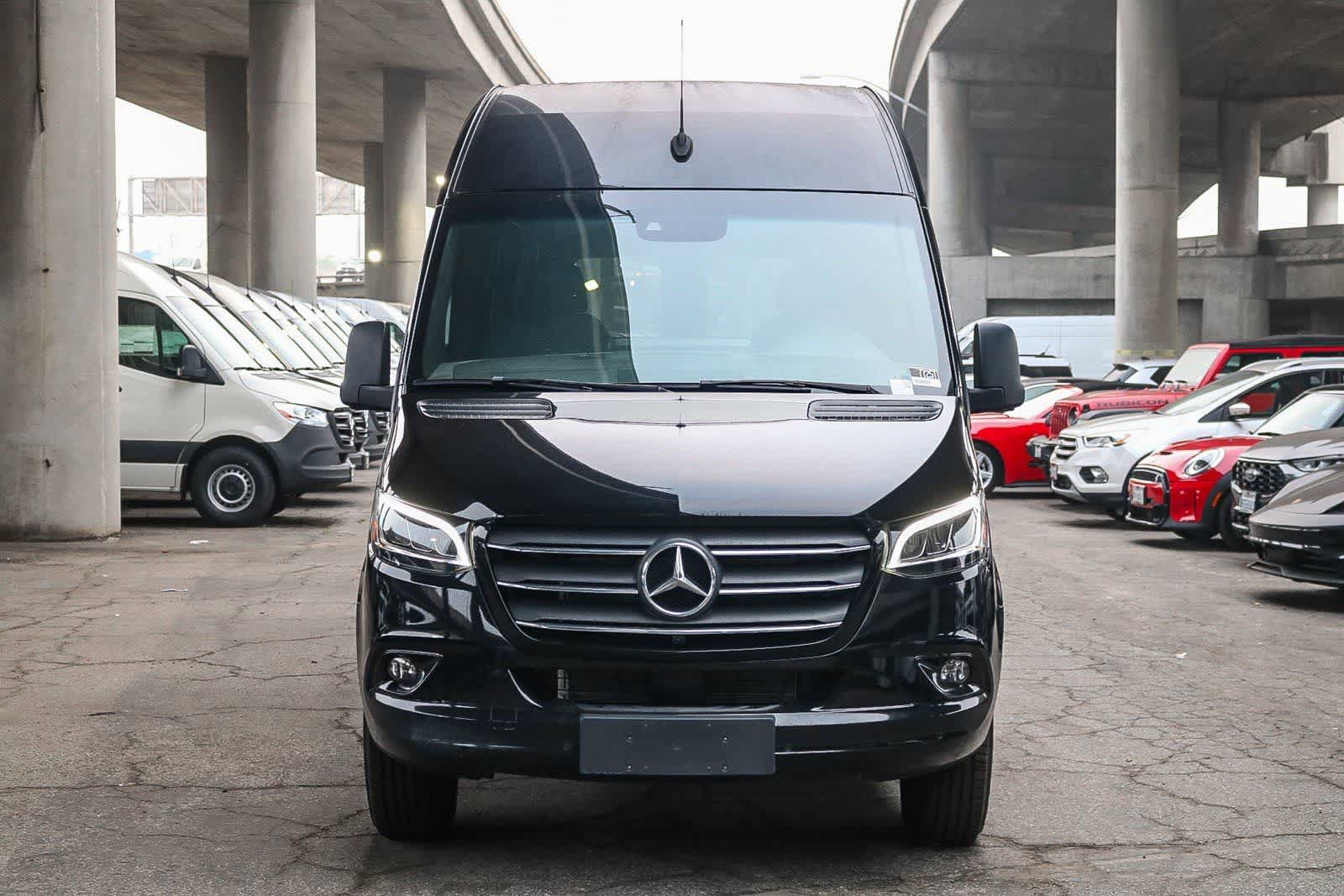 Used 2024 Mercedes-Benz Sprinter 2500 image 2