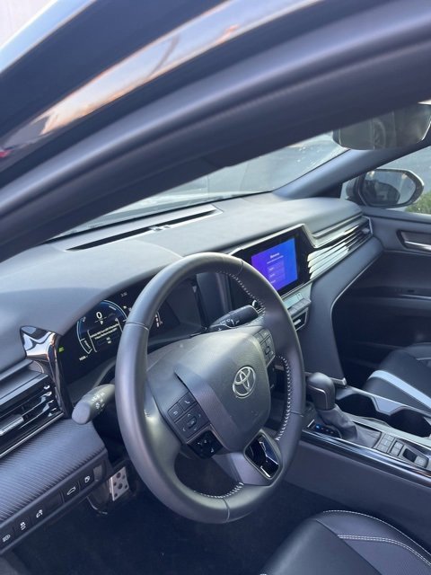 Used 2025 Toyota Camry SE image 13