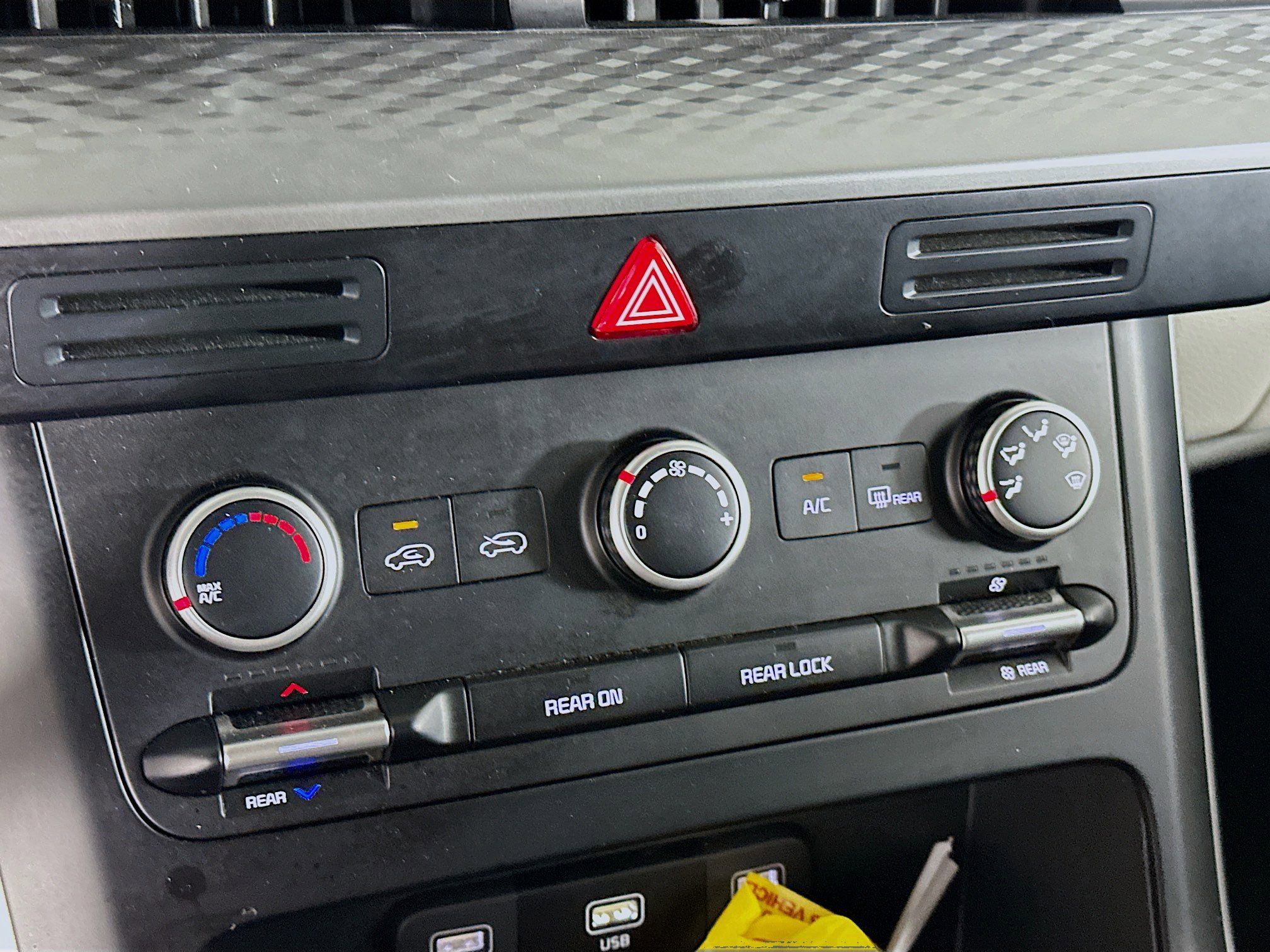 Used 2024 Kia Carnival LX image 23