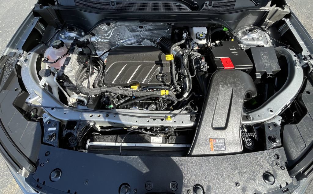 Certified 2025 Chevrolet Trax RS FWD image 5