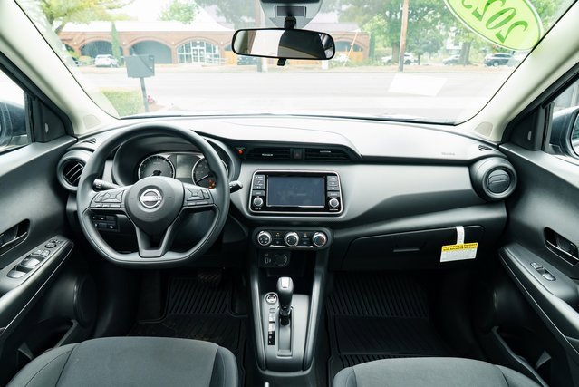 New 2025 Nissan Kicks Play S image 8