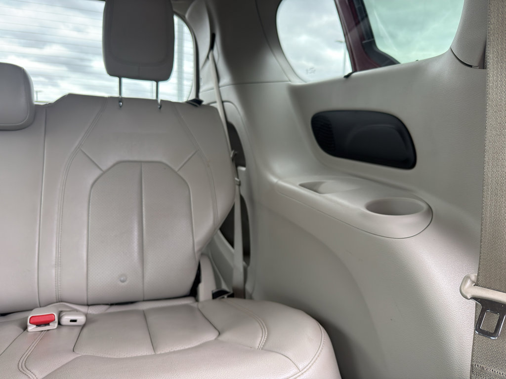 Used 2019 Chrysler Pacifica Touring-L Plus w/ Tire & Wheel Group FWD image 32