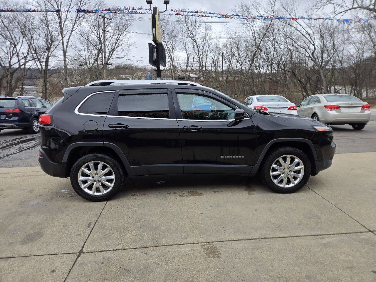 Used 2017 Jeep Cherokee Limited AWD/4WD image 9