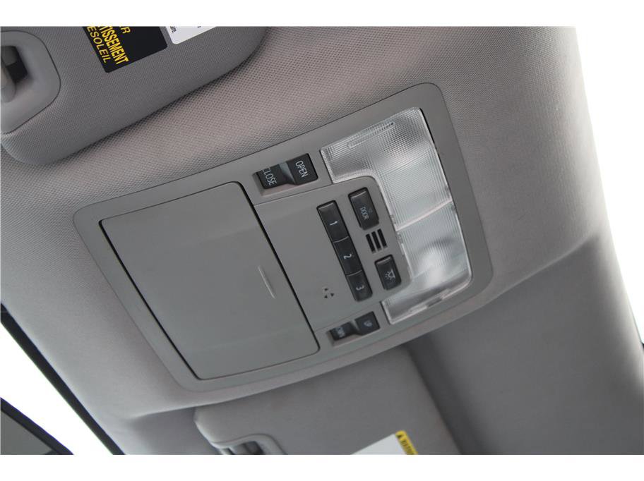 Used 2016 Toyota Highlander XLE image 32