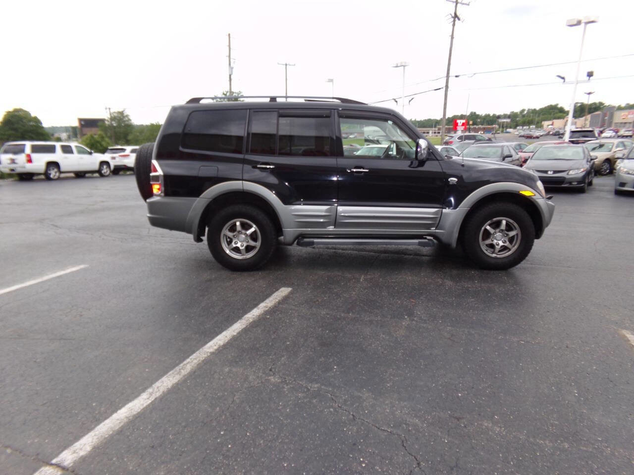 Used 2002 Mitsubishi Montero Limited image 3