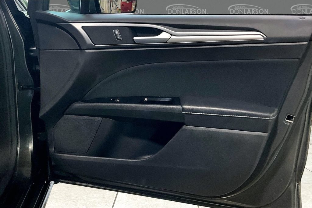 Used 2016 Ford Fusion SE FWD image 15